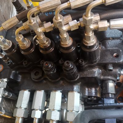 รถขุดไฮดรอลิกไฟฟ้าขนาดเล็ก 4 สูบพร้อมเครื่องยนต์ Isuzu