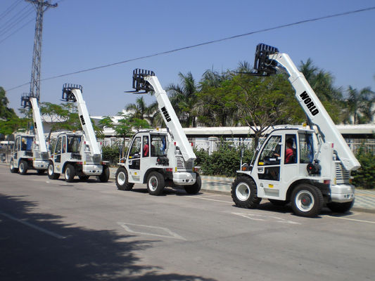 ขับเคลื่อน 4 ล้อ EPA เครื่องยนต์ดีเซล Telescopic Handler 2.5T load Telescopic Forklift 4WD Telehandler