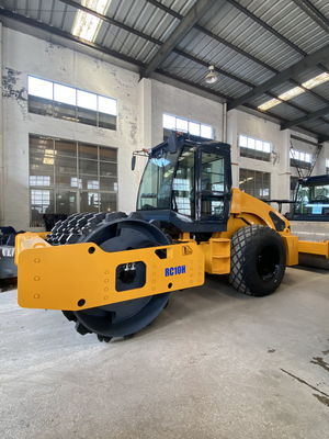 10000kg รอลเลอร์ถนนสั่นสําหรับการก่อสร้างและบํารุงรักษาถนน